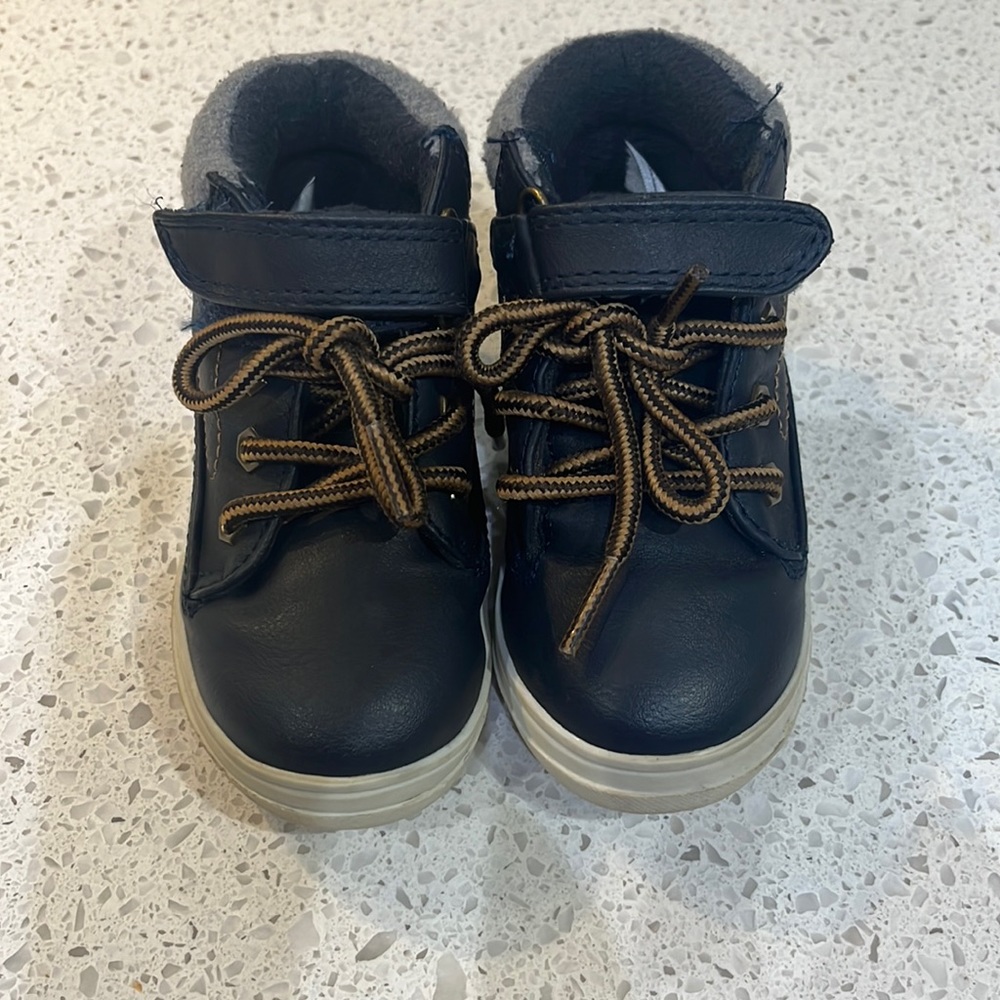 Kids size 6 toddler boys shoes